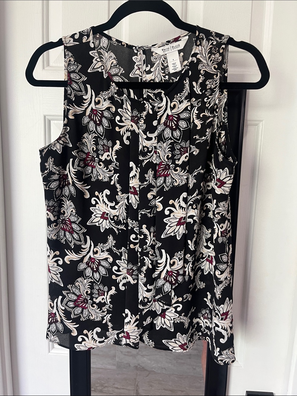 White House Black Market Black Floral-Print Sleeveless Top